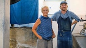 Maria (59) und Felix Wagner (28) sind Blaudrucker in Bad Leonfelden.