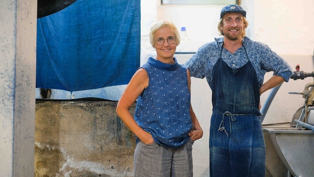 Maria (59) und Felix Wagner (28) sind Blaudrucker in Bad Leonfelden.