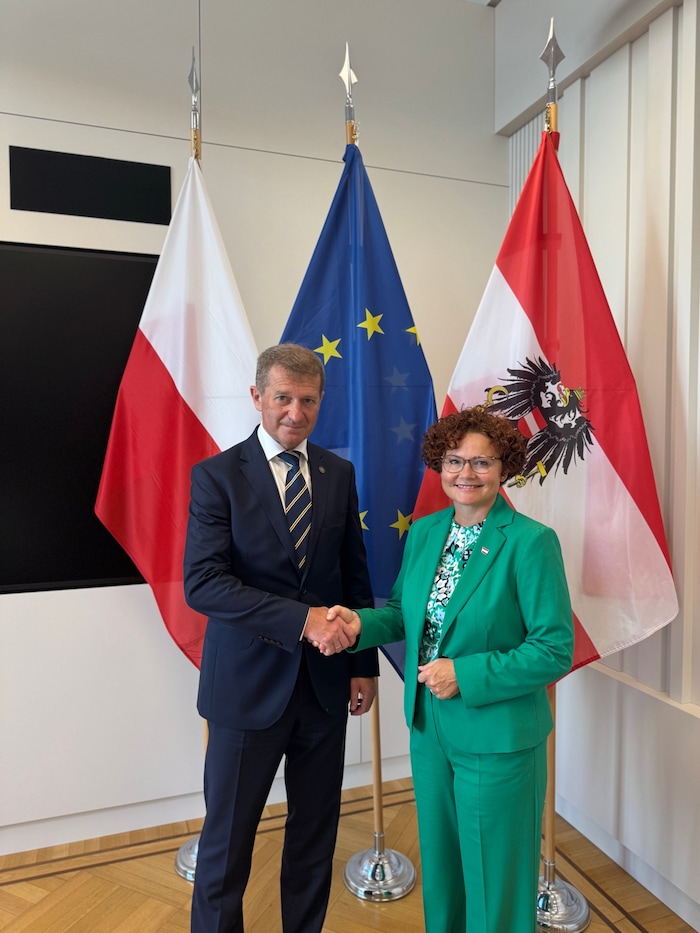 Tourismusstaatssekretärin Elisabeth Zehetner und der polnische Tourismusstaatssekretär Ireneusz ...