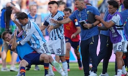 Argentiniens Leandro Paredes ging nach Abpfiff auf Spanien-Spieler los.
