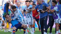 Argentiniens Leandro Paredes ging nach Abpfiff auf Spanien-Spieler los.