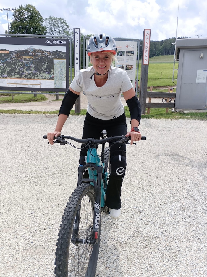 Power-Lady Sandra Wassermann zischt die Almstraßen rauf.