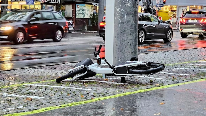 Auch die neuen Leihfahrräder wurden vom Sturm umgeworfen.