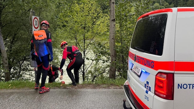 Auch Uferbereiche wurden durchkämmt.