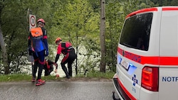 Auch Uferbereiche wurden durchkämmt.