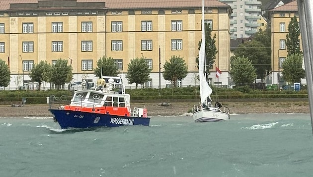 Erst kurz vor dem Bregenzer Seeufer konnte das Segelboot „eingefangen“ werden.
