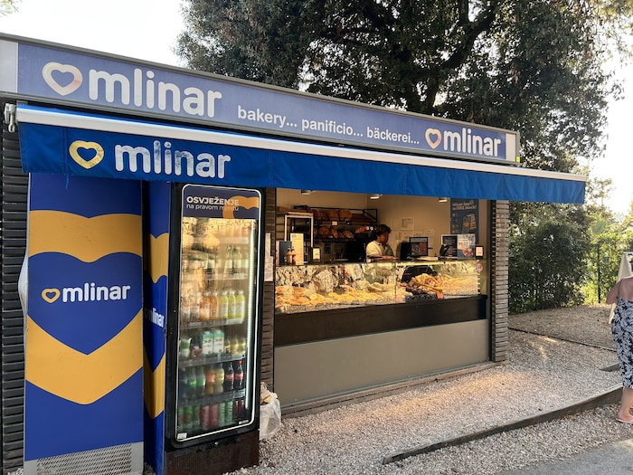 Tägliches frisches Gebäck in der eigenen Bäckerei.