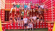 Das berühmte Bierkistenhaus am St. Leonharder Kirchtag steht wieder.