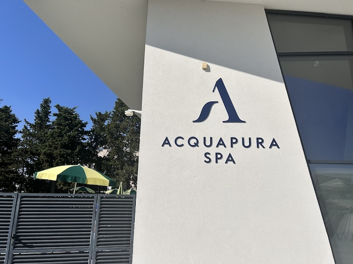 Wer es ruhiger möchte, findet im Spa-Bereich einen Rückzugsort für Erwachsene.