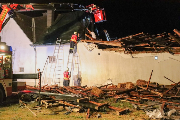 In Großbachselten wurden mehr als 50 Häuser beschädigt, teilweise ganze Dächer abgetragen.