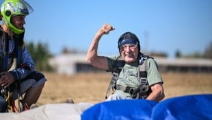 Nach dem Sprung war die Freude bei dem Senior riesig.