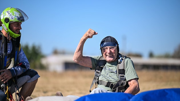 Nach dem Sprung war die Freude bei dem Senior riesig.