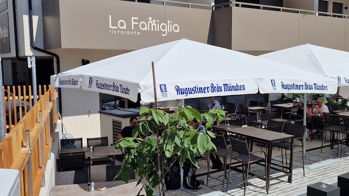 Der neueste Betrieb, die Pizzeria La Famiglia