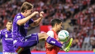 Ranftl (li.) und Bragas Silva lieferten sich heiße Duelle.