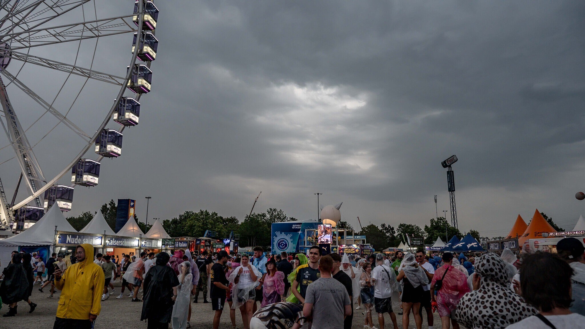 Dichte wolken - kaum regen: gute aussichten fürs frequency 2026 - justiz Dichte wolken - kaum regen: gute aussichten fürs frequency 2026 full nach dem heftigen unwetter am freitag können nicht nur die besucher des frequency festivals in st. Pölten aufatmen.... Iustitia. Bg dichte wolken - kaum regen: gute aussichten fürs frequency 2026 2026-08-22 16:35:46 justiz