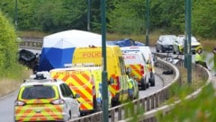 In England sind am Samstag fünf junge Männer sowie zwei Polizisten bei einer Verfolgungsjagd ums ...