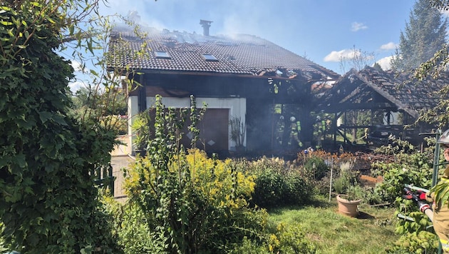 Der Dachstuhl stand in Flammen.