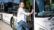 Die Bustüren stehen für Jugendliche aus Hagenbrunn und Königsbrunn pünktlich zu Schulbeginn weit ...