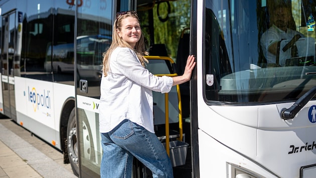 Die Bustüren stehen für Jugendliche aus Hagenbrunn und Königsbrunn pünktlich zu Schulbeginn weit ...
