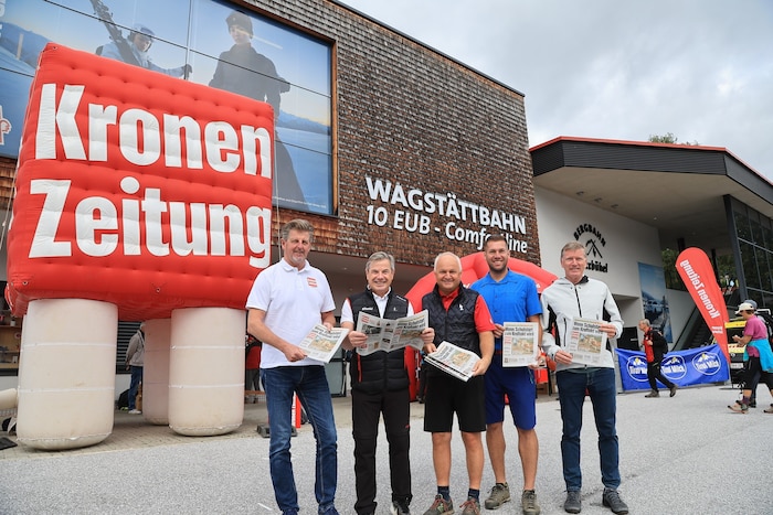 „Tiroler Krone“-Chefredakteur Claus Meinert, Vorstandsduo Anton Bodner und Christian Wörister ...