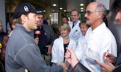 Hermann Maier bedankte sich bei Arzt Dr. Artur Trost (re.).
