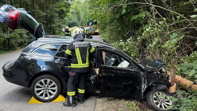 Das Unfallfahrzeug wurde schwer beschädigt.