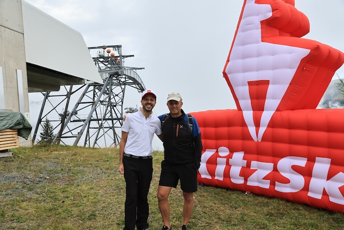 Thomas Liner (Marketingleiter KitzSki, l.) mit Bergexperte Peter Freiberger („Tiroler Krone“).