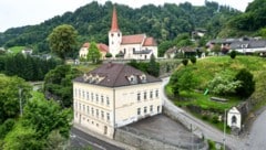 In St. Nikola im Strudengau ist Schulschluss: Am heutigen Montag wurden die Schüler auf zwei ...