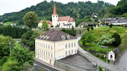 Die kleine Volksschule von Sankt Nikola sperrt nun planmäßig wieder auf – es fanden sich genug ...