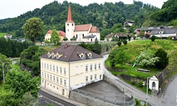 In St. Nikola im Strudengau ist Schulschluss: Am heutigen Montag wurden die Schüler auf zwei ...
