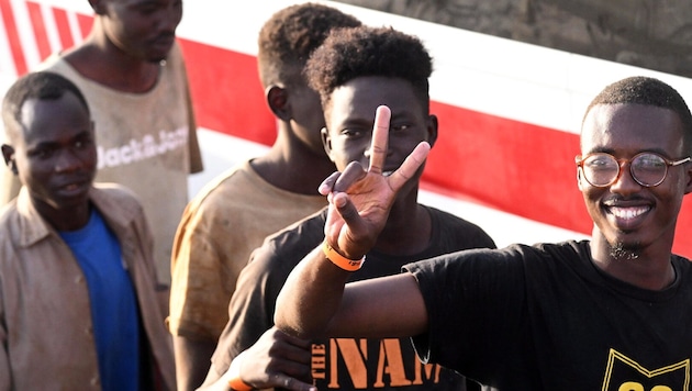 Italiens Regierung hat laut eigener Aussage 50 Anfragen zur Rückführung von Migrantinnen und ...