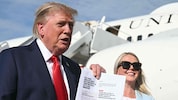 US-Präsident Donald Trump mit seiner scheidenden Sprecherin Karoline Leavitt