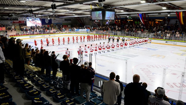 Die Zeller Eishalle war am beim „Salute“ gut besucht.