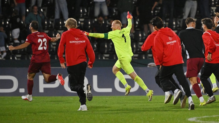 Bei Goalie Maximilian Reule gab es kein Halten mehr.