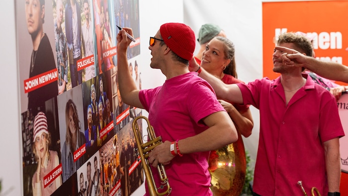 Moop Mama verewigten sich auf der „Krone“-Wand der Stars.