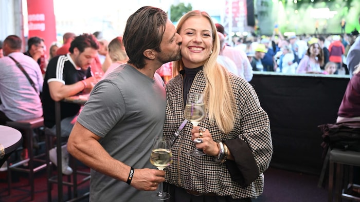 Ö3-Star Anna Kratki gönnte sich zwischen der Moderation am Linzer „Krone“-Fest eine kurze Pause ...