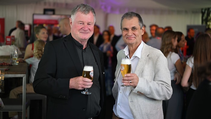 Hoher Besuch: Der Linzer Bischof Manfred Scheuer, Fest-Urgestein Harald Kalcher (re.).