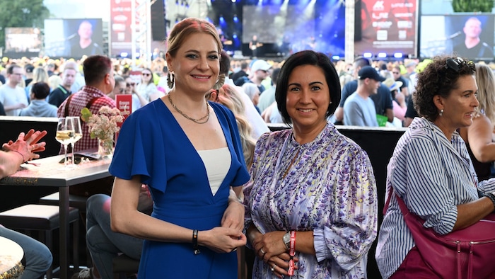 Alexandra Halouska, Chefredakteurin „OÖ-Krone“, mit Stefanie Christina Huber, Chefin der ...