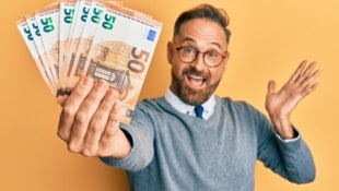Erstmals überspringen die Männer in diesem Land eine magische Einkommens-Marke! Aber auch Frauen ...