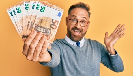 Erstmals überspringen die Männer in diesem Land eine magische Einkommens-Marke! Aber auch Frauen ...