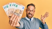 Erstmals überspringen die Männer in diesem Land eine magische Einkommens-Marke! Aber auch Frauen ...