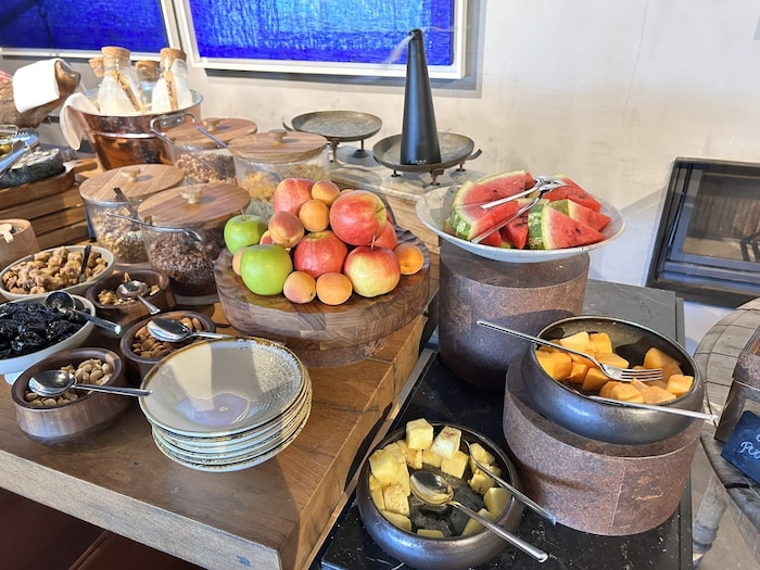 Ein Teil des reichhaltigen Frühstücksbuffets.