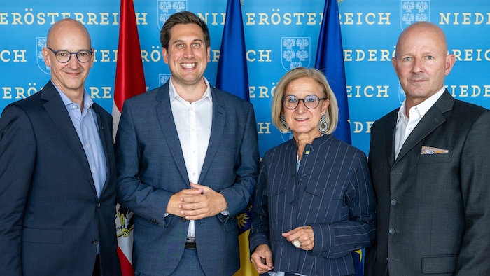Schedlbauer, Pröll, Mikl-Leitner und Zeppelzauer (v. li.) besiegelten die neue Kooperation für ...