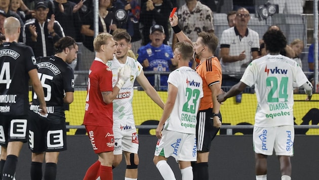Austria-Goalie Domenik Schierl sah gegen Sturm in der Endphase Rot.