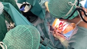 Der Patient musste zweimal operiert werden (Symbolbild).  