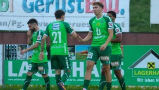 Arkadiusz Mazurek (re.) kickt seit Sommer für St. Johann.