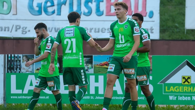 Arkadiusz Mazurek (re.) kickt seit Sommer für St. Johann.