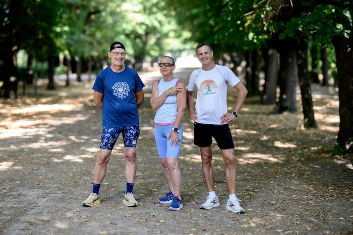 Franz Wanzenböck (67) und Gina Schmutz (72) mit Lauftrainer Walter Kraus (von li. nach re.).