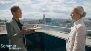 Die AfD-Chefin beim Interview über den Dächern Wiens