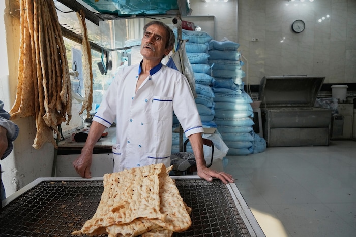 Die einfache iranische Bevölkerung leidet unter einer horrenden Inflation.